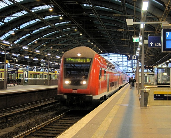 Regionalexpress im Ostbahnhof Berlin