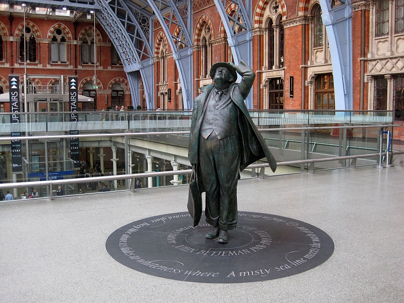 Denkmal für John Betjeman in St Pancras Station