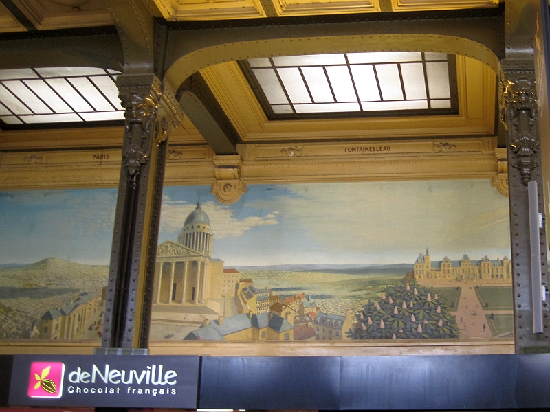 Abbildung vom Schloss Fontainebleau im Gare de Lyon