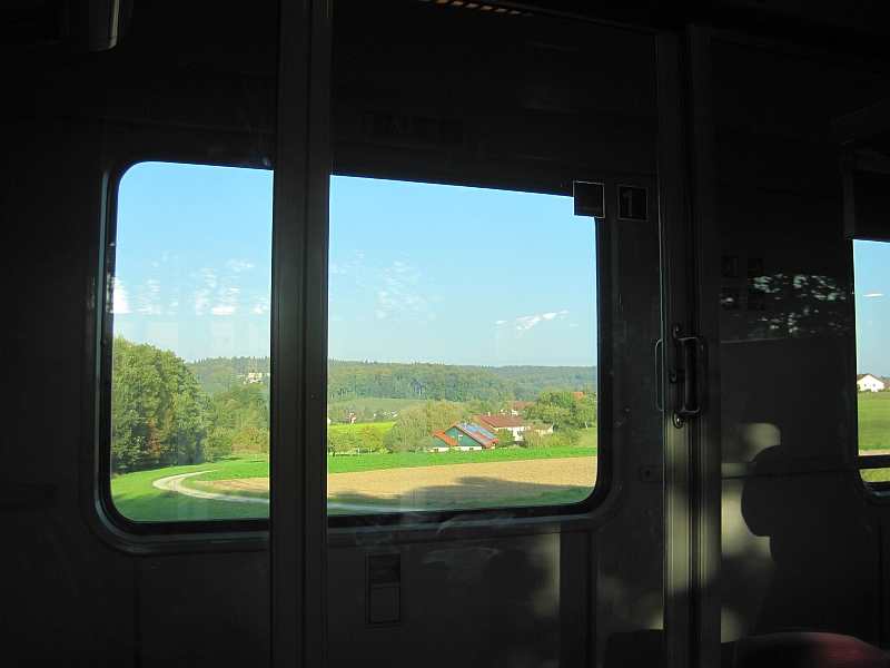 Blick aus dem Zugfenster auf der Rottalbahn