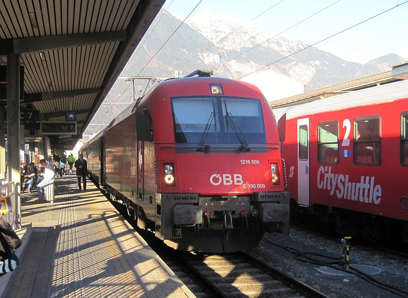 Korridorzug von Innsbruck nach Lienz mit Mehrsystem-Taurus Reihe 1216