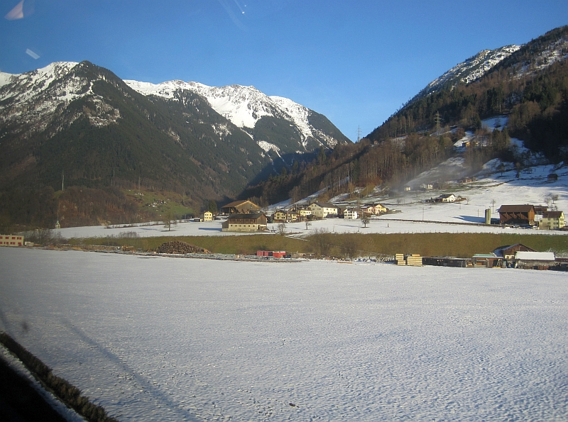 Blick aus dem Zugfenster im Linthtal