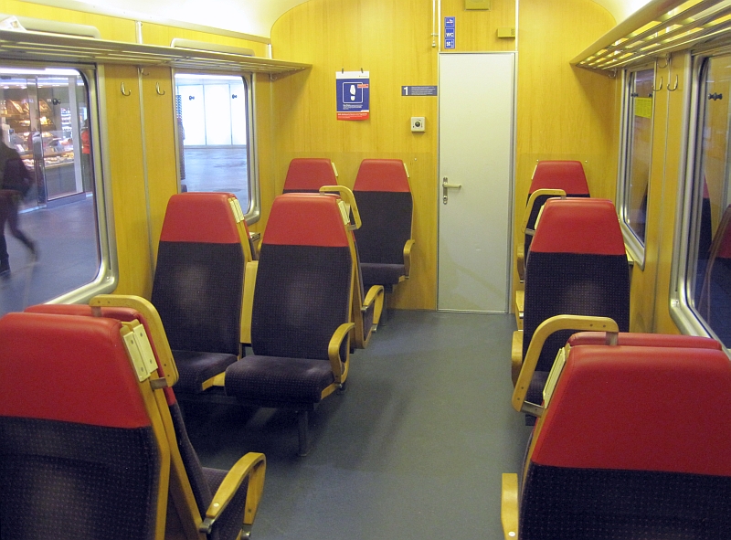 Innenraum 1. Klasse im Steuerwagen (ABt 901-8)