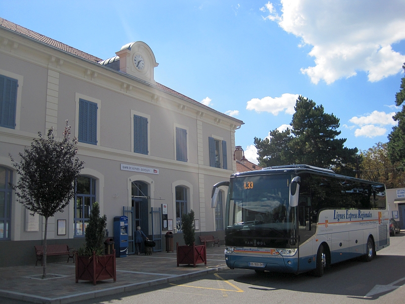 Bus nach der Ankunft vor dem Bahnhof Veynes-Dévoluy