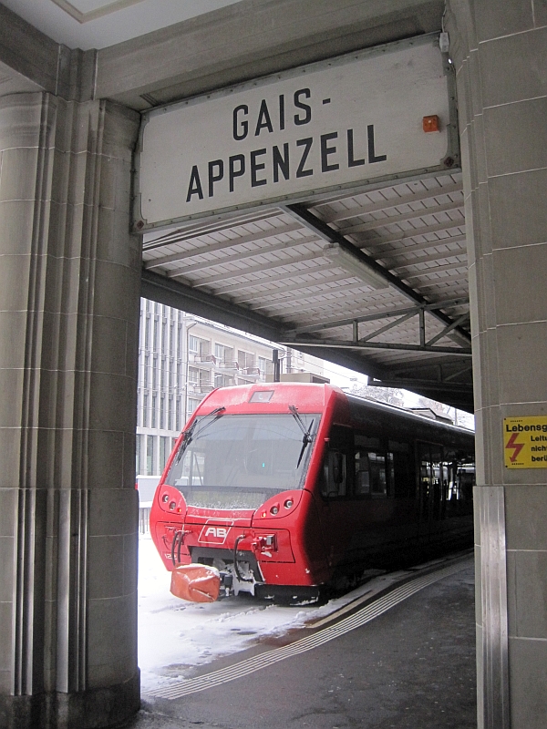 Niederflursteuerwagen der Appenzeller Bahnen im Gaiserbahnhof