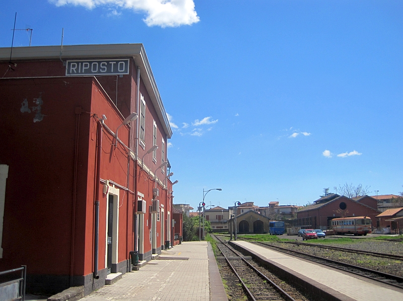Gleise im FCE-Endbahnhof Riposto