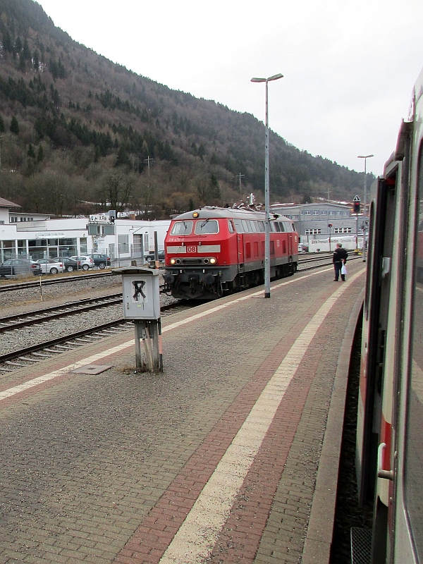 Die Lok umfährt den Zug in Immenstadt