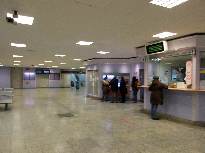 Unterirdische Schalterhalle im Bahnhof Liège-Palais