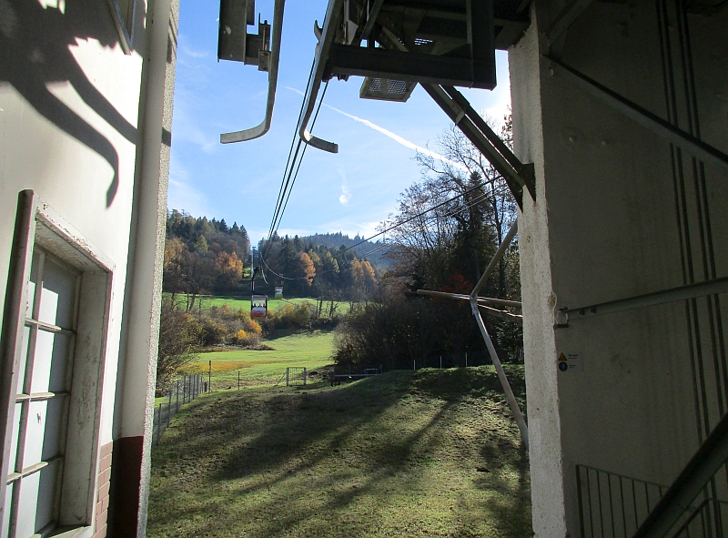 Blick aus der Talstation der Schauinslandbahn
