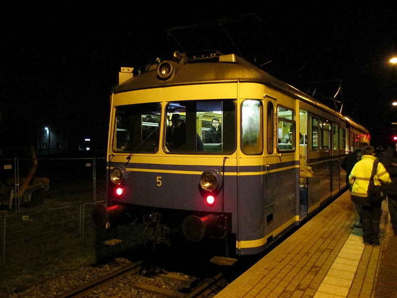 Triebwagen T 5 nach der Ankunft in Trossingen Bahnhof