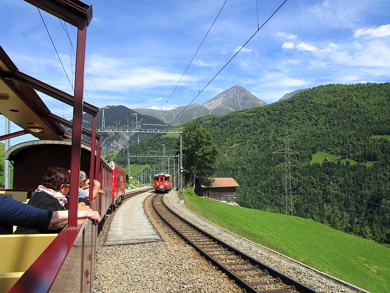 Zugkreuzung in Mumpé Tujetsch