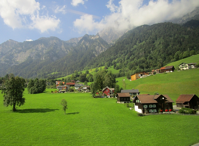 Talfahrt auf der Arlbergstrecke nach Vorarlberg