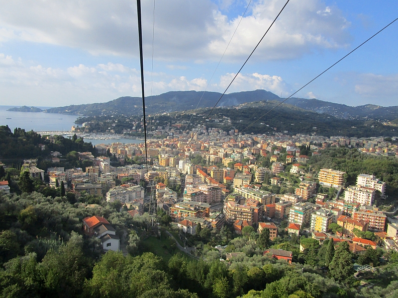Blick von der Seilbahn auf Rapallo