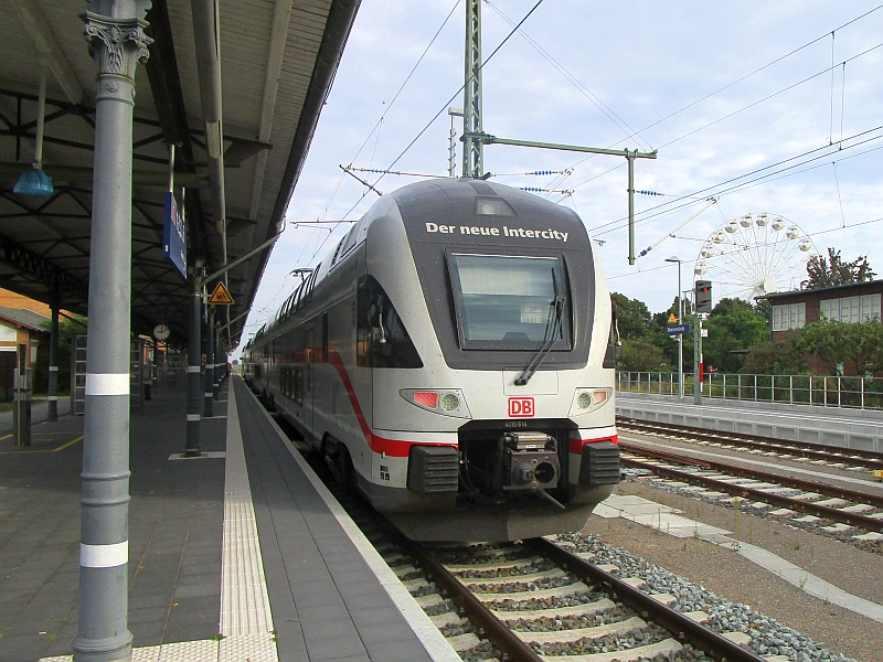 IC2-KISS-Triebzug im Bahnhof Warnemünde