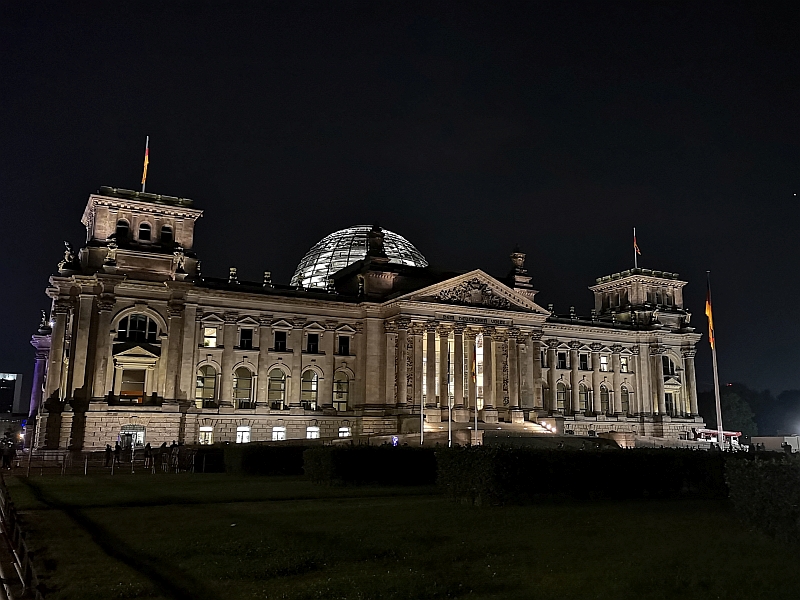 Reichstagsgebäude Berlin bei Nacht