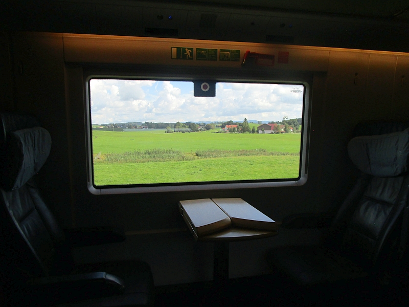 Blick aus dem Zugfenster im Allgäu